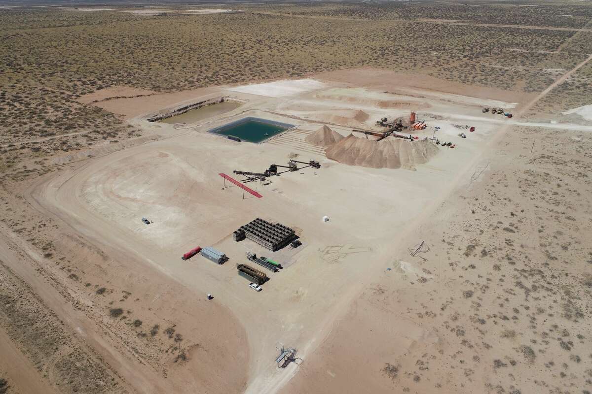Devon Energy mobile sand mine operation in Loving County, Texas. Courtesy of Devon Energy