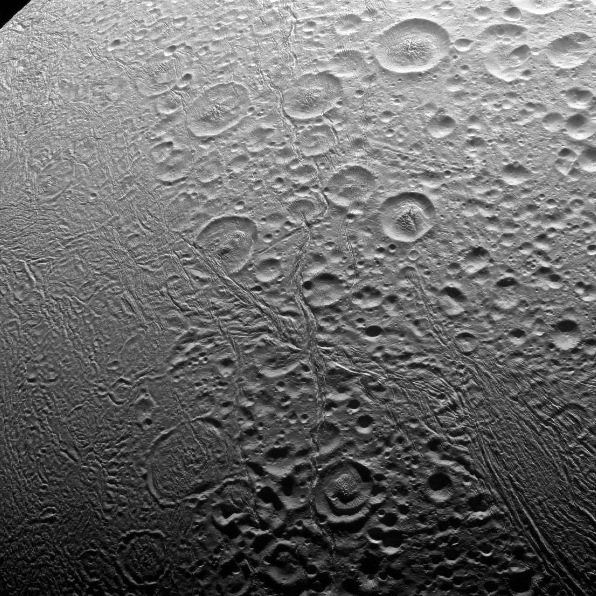 San Antonio scientists discovers hints of life on Saturn moon
