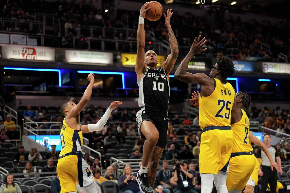 Rookie forward Jeremy Sochan had three alley-oop slams in Monday’s 115-106 victory over the Timberwolves.