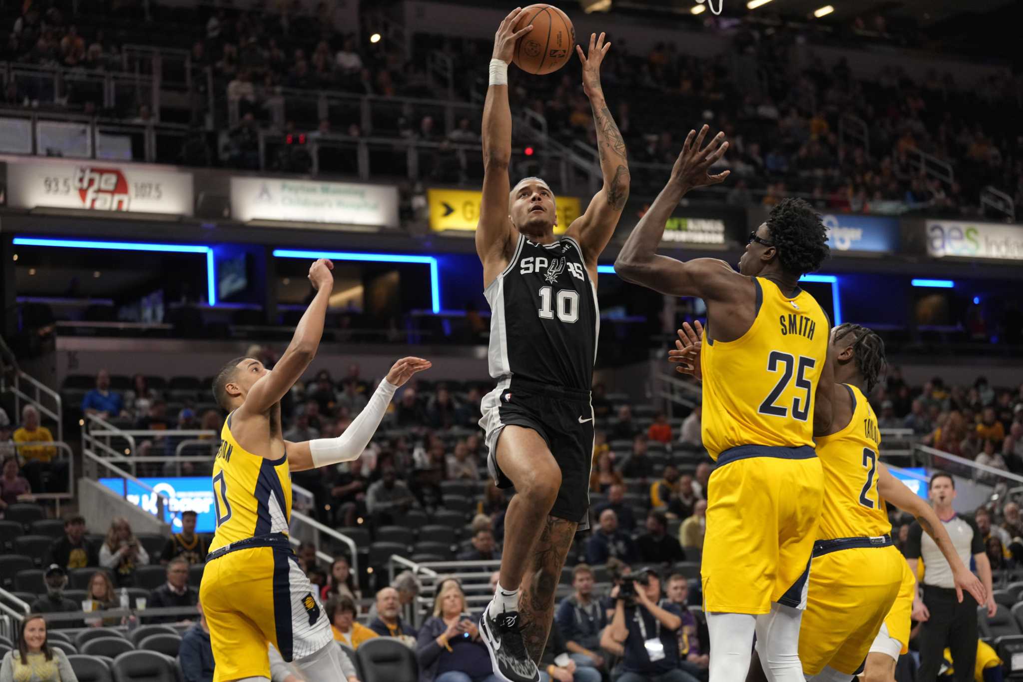 Tre Jones dishes out 16 assists in G League debut with Austin Spurs