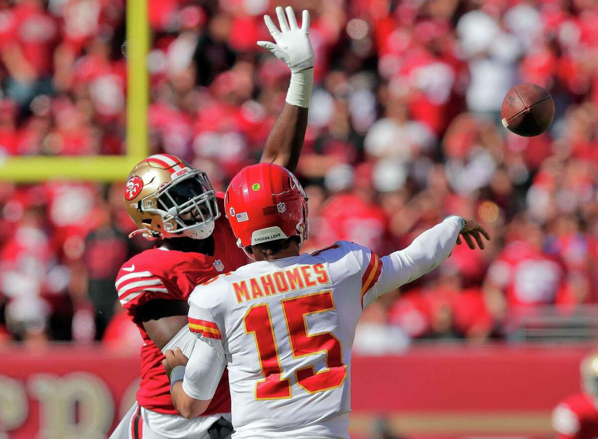 Charles Omenihu (94) can’t quite get to Patrick Mahomes (15) in the first half as the San Francisco 49ers played the Kansas City Chiefs at Levi’s Stadium in Santa Clara, Calif., on Sunday, October 23, 2022. The 49ers lost 44-23 to the Chiefs.