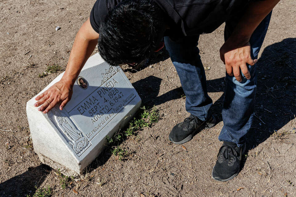 San Antonio professor cleans city's oldest headstones