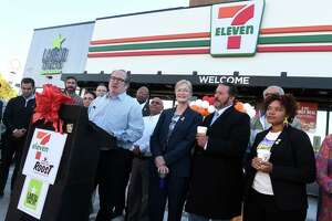 7-Eleven with 2 counter-service restaurants opens in West Haven