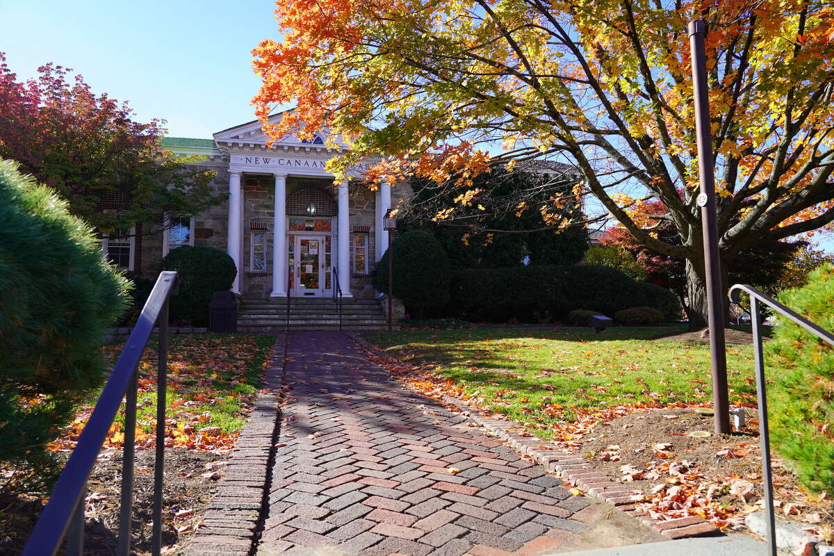 Remains of the legacy 1913 library to be moved on framework of beams