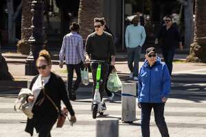 电动滑板车骑手将被禁止在旧金山的旅游景点停车。以下是原因和持续时间