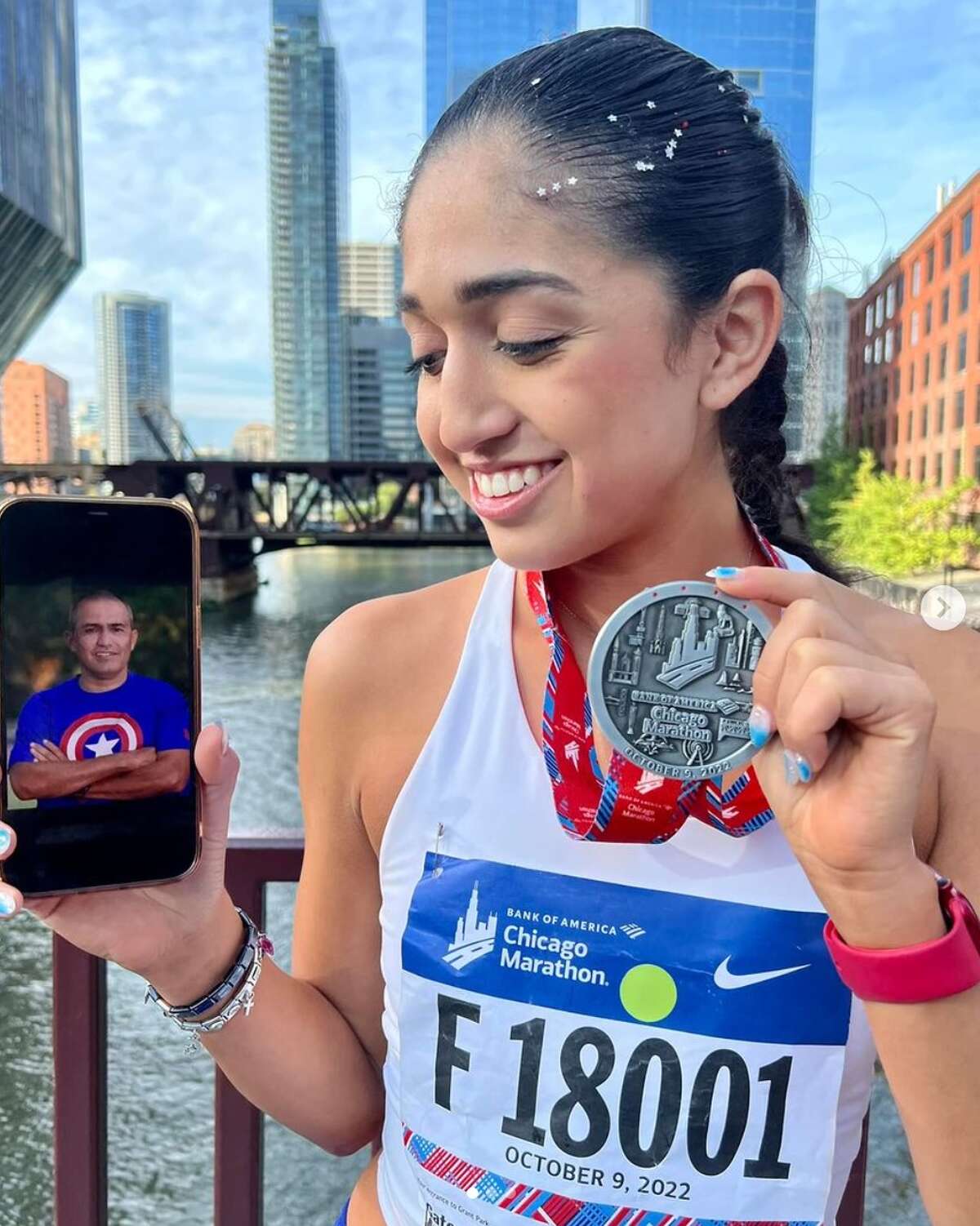 Laredo's Arabellah Hope Lozano honored her father, Juan Lozano, by winning the 19-and-under division at the Chicago Marathon on Oct. 9, 2022. She is pictured after the race with her winning medal and the photo of her father.