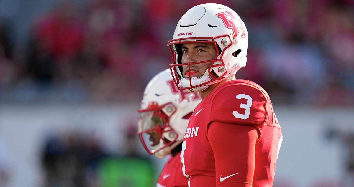 Houston Cougars quarterback Clayton Tune left Saturday's game against East Carolina with an injured shoulder.