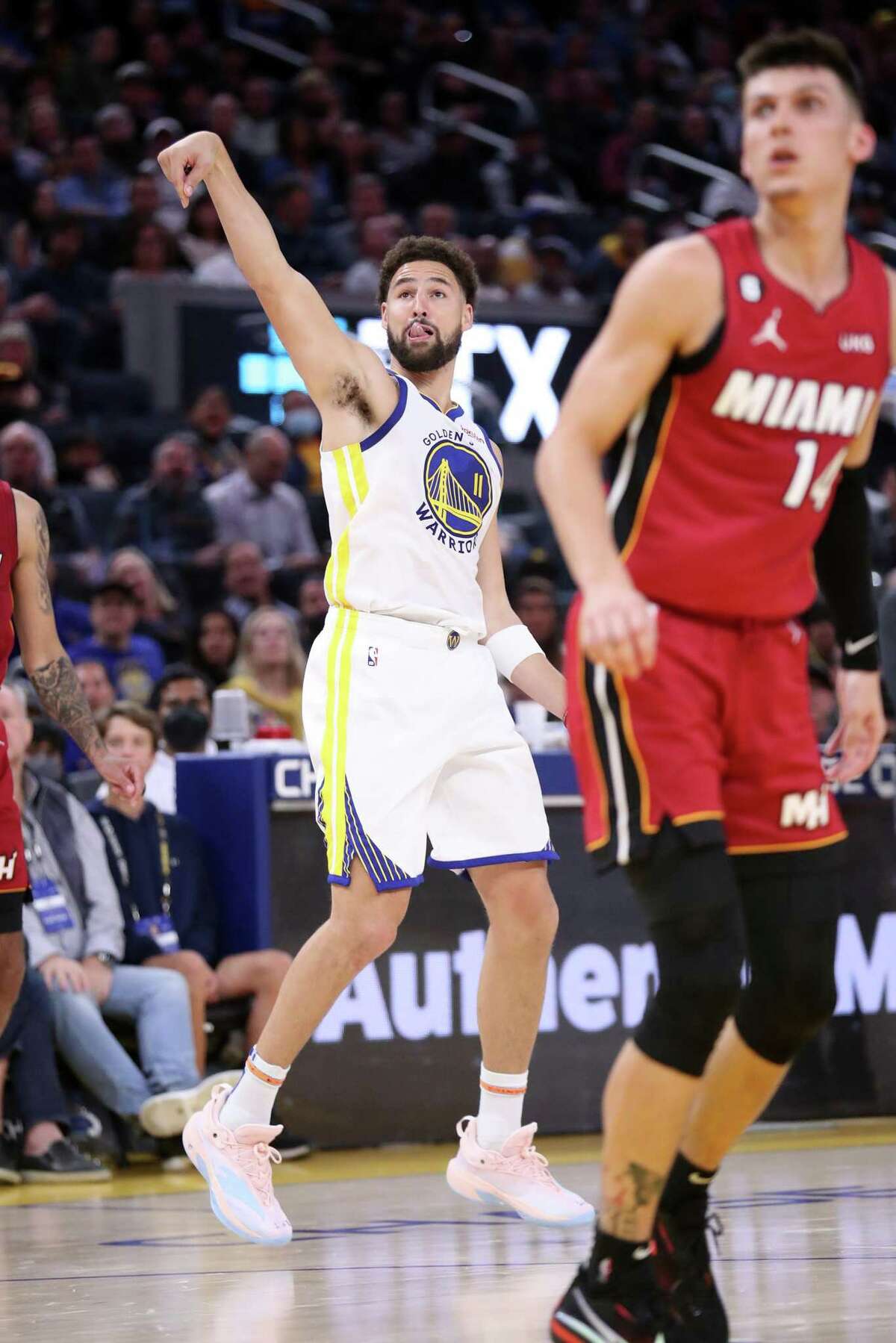 Klay Thompson in better preseason shape, scorching hot early in training  camp – East Bay Times