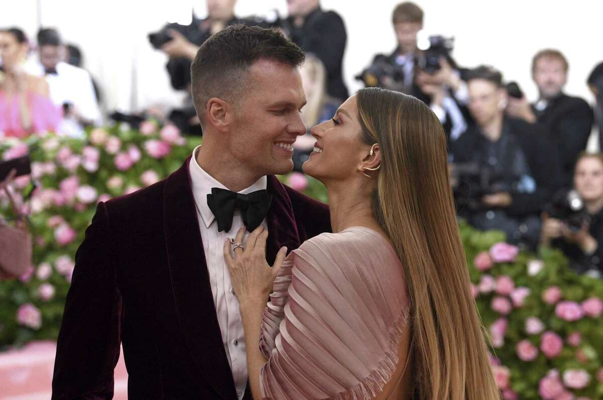 Report: Gisele Bundchen hires divorce lawyer, Tom Brady 'trying to