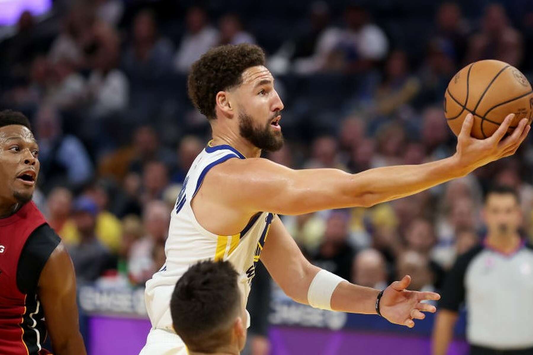 Klay Thompson Ejected, Tells Devin Booker He's Won 4 Championships