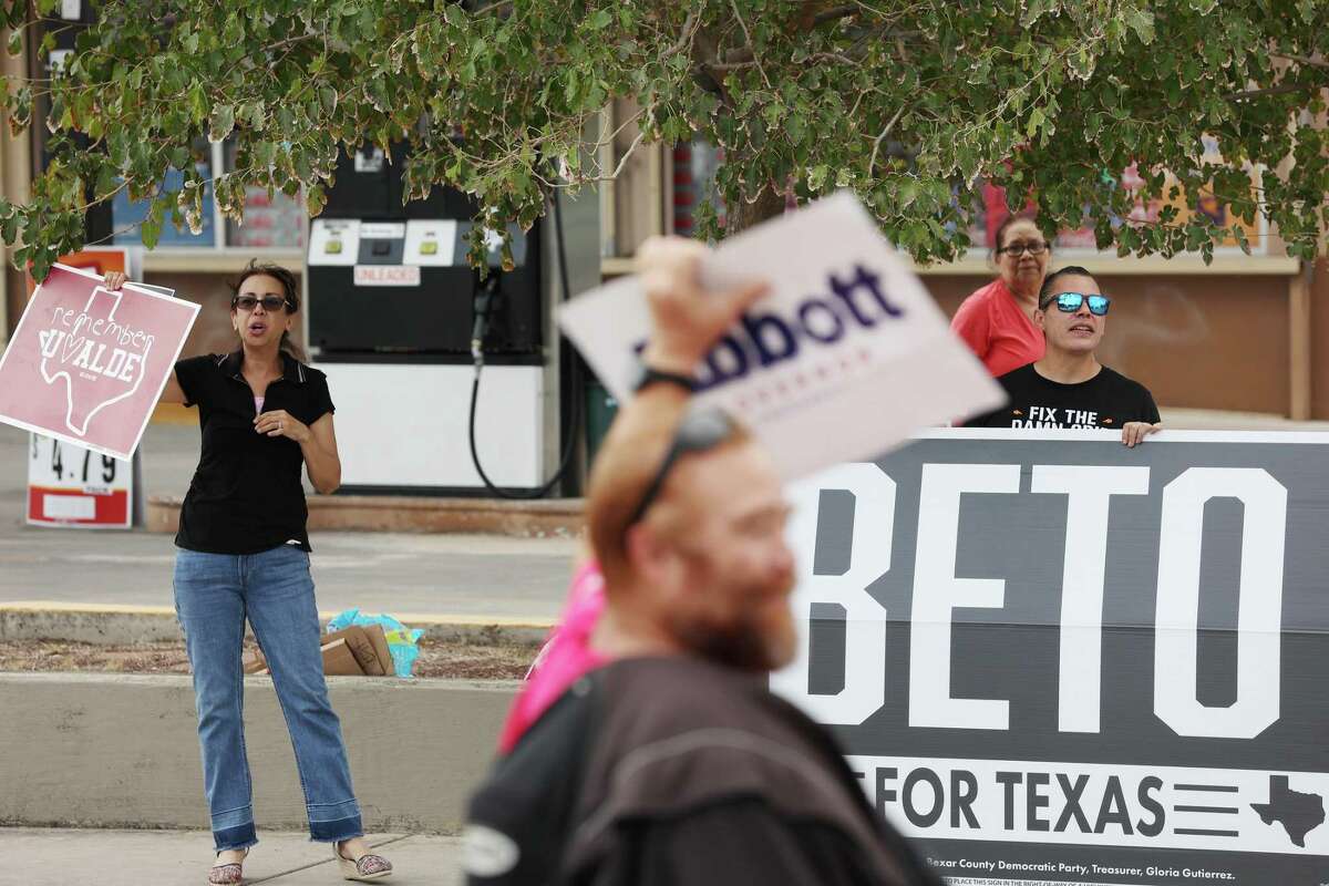 Like this protester outside Chris Madrid’s last week, a reader scoffs at the notion that Beto O’Rourke would make an effective governor.