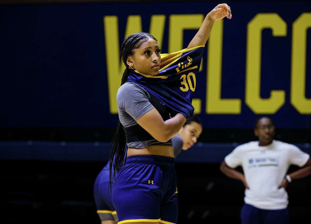 Guard Jayda Curry (30) puts on her practice jersey during the women?•s basketball practice at Haas Pavilion at the University of California, Berkeley on Wednesday, October 26, 2022, in Berkeley, Calif.