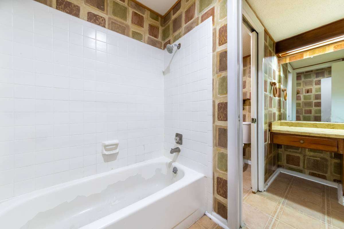 The tiling must date from the 1970s.