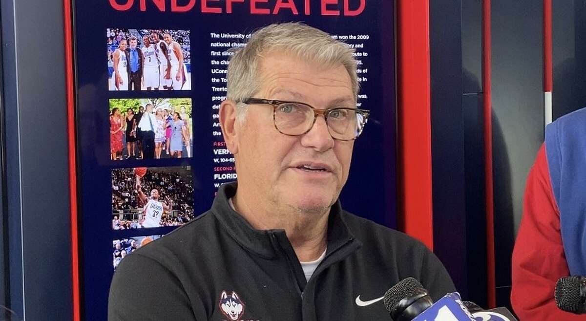 UConn coach Geno Auriemma talks to reporters before practice on Friday, Oct. 28, 2022.