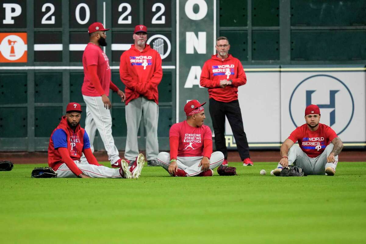 2005 Philadelphia Phillies Team Sit Down 8x10 Photo