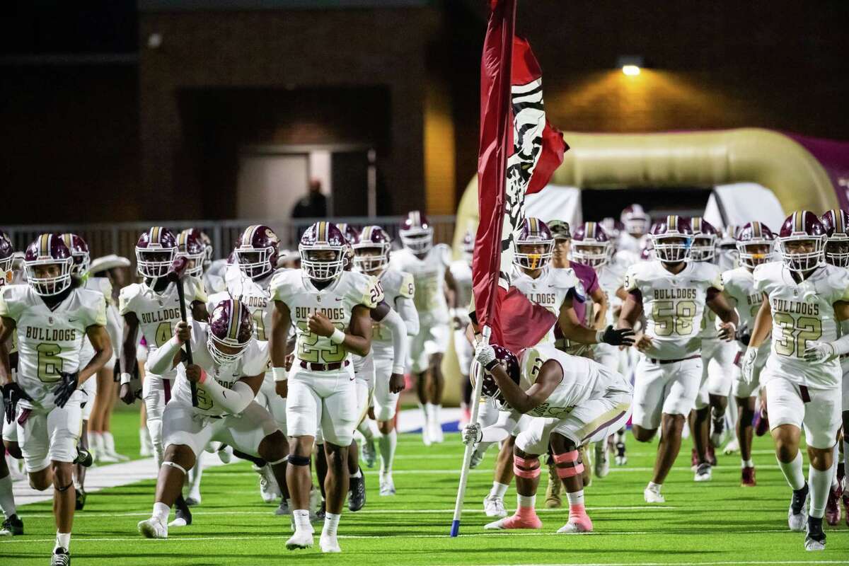 Summer Creek Bulldogs rally past C.E. King Panthers