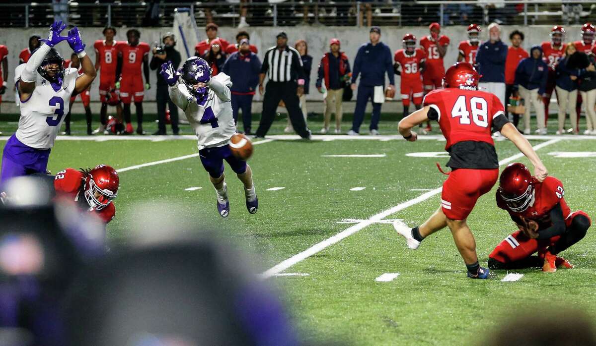 Fulshear Chargers grind out win against Manvel Mavericks