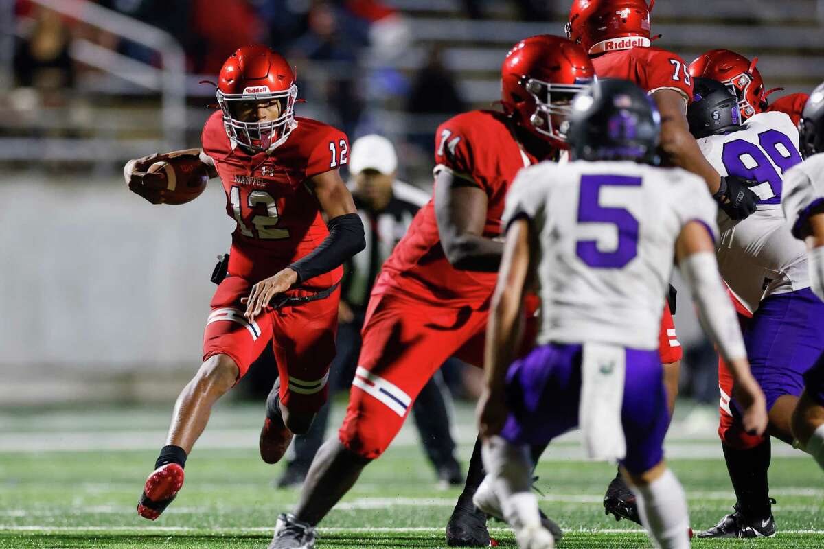 Fulshear Chargers grind out win against Manvel Mavericks