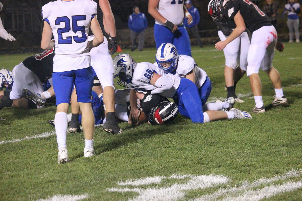 Reed City Coyotes beat Montague Wildcats