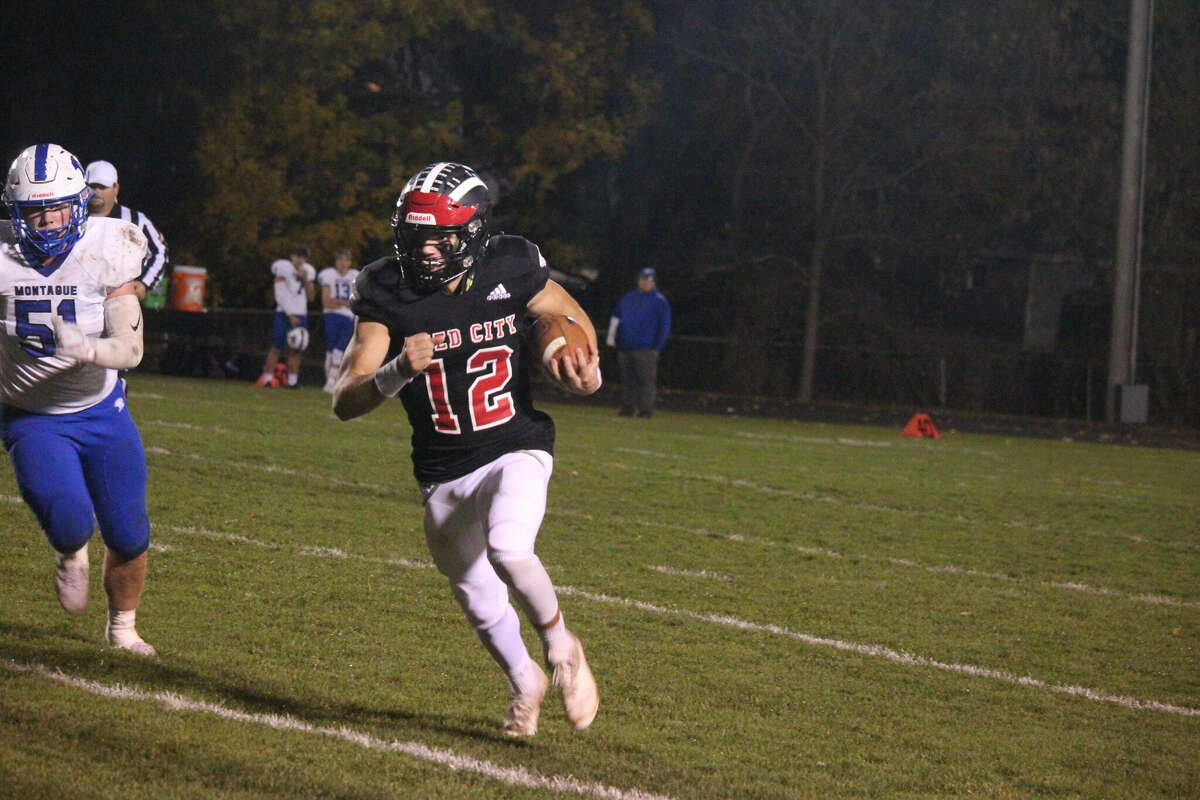 Reed City Coyotes beat Montague Wildcats