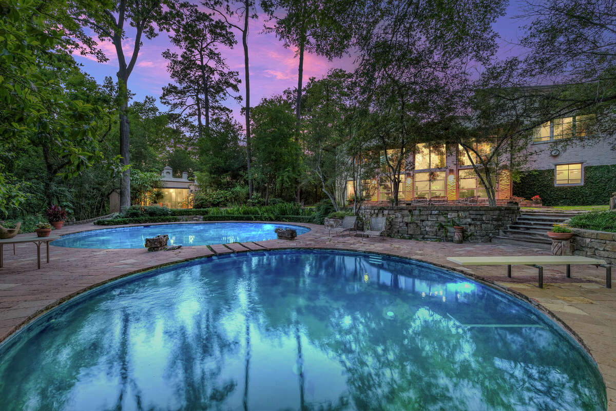 houston-mid-century-mansion-has-underwater-tunnel