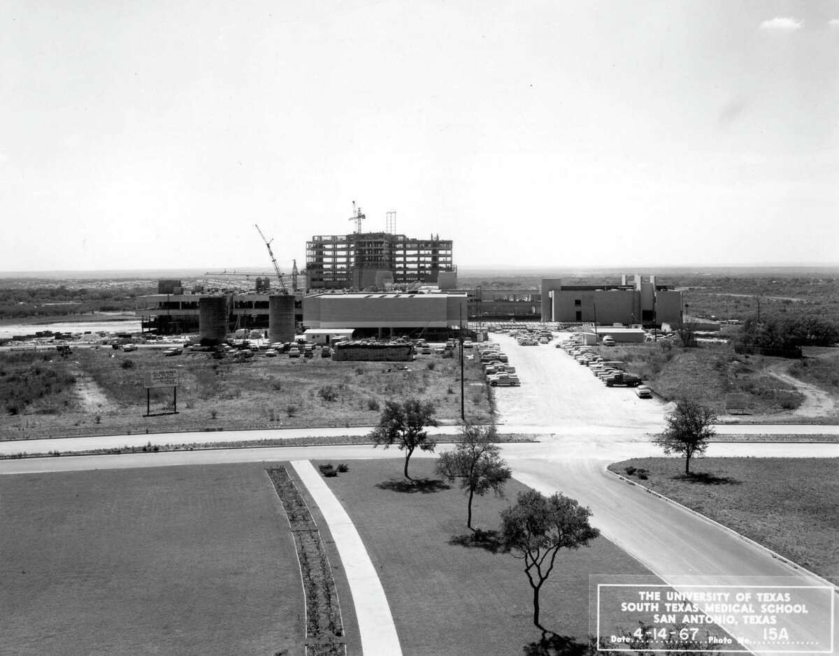 The aesculapian  schoolhouse  astatine  what’s present  UT Health San Antonio was completed successful  1968, aft  much  than 2  decades of backstage  and nationalist   interests moving   toward its constitution  arsenic  a cardinal  constituent  of the South Texas Medical Center.