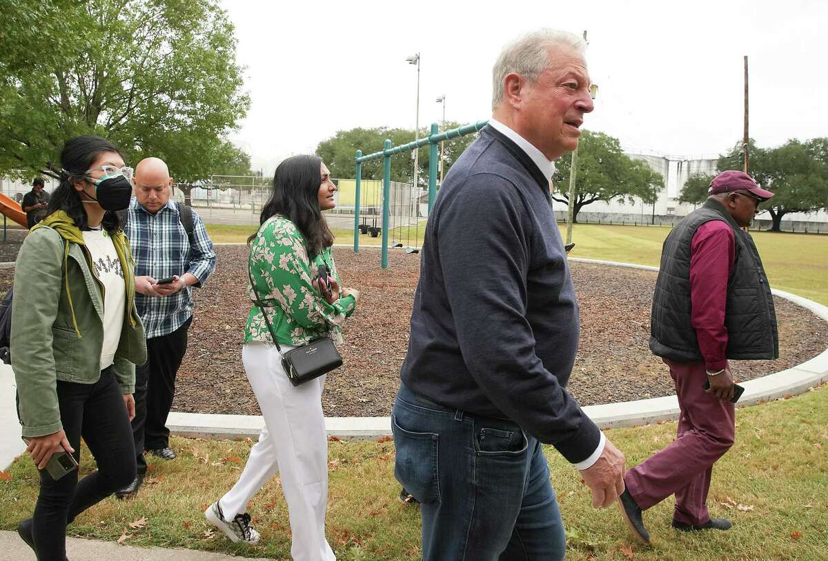 Al Gore tours Houston's toxic sites with environmental activists