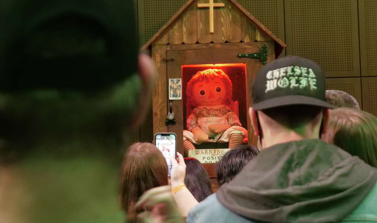 Photos from the Warren's supernatural Paracon at Mohegan Sun