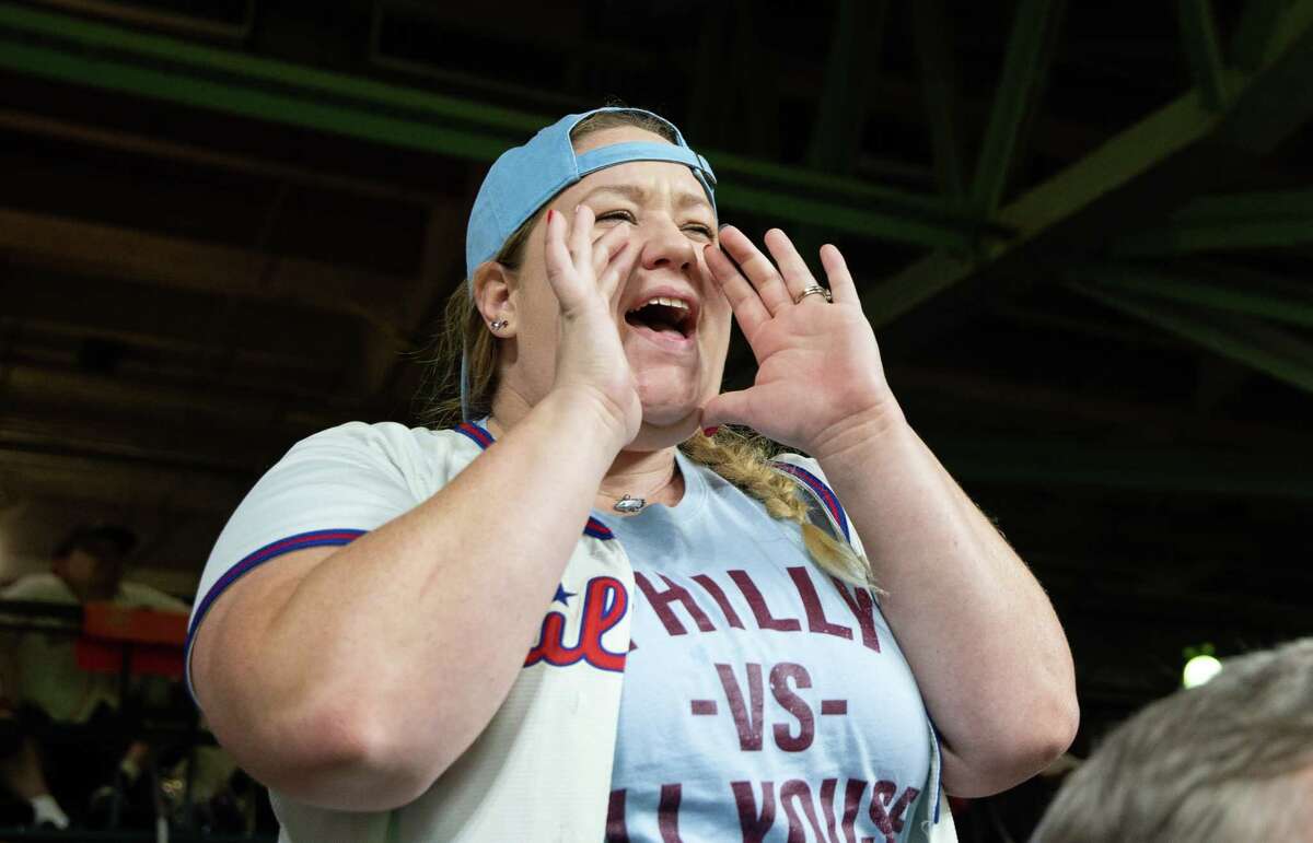 Young Phillies fan becomes a meme after trolling Astros fans (Video)