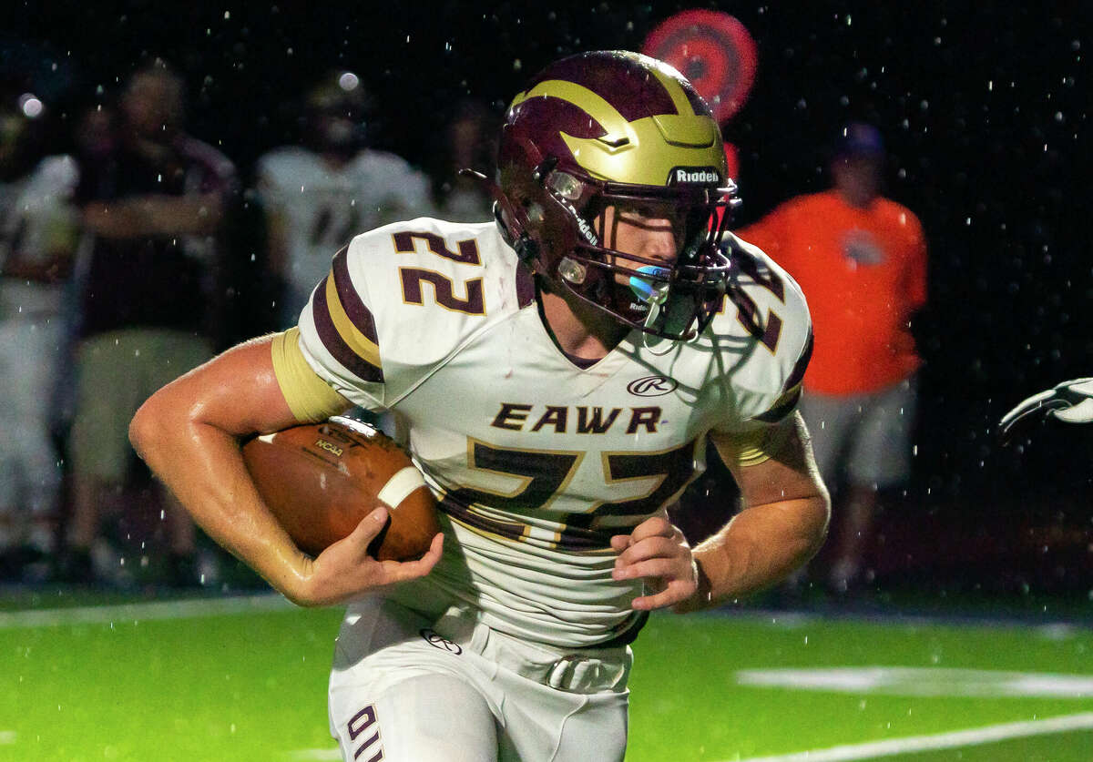 Seth Slayden rushed or 123 yards on 23 carries, but East Alton-Wood River dropped its Class 4A playoff opener at Coal city Saturday 22-6.