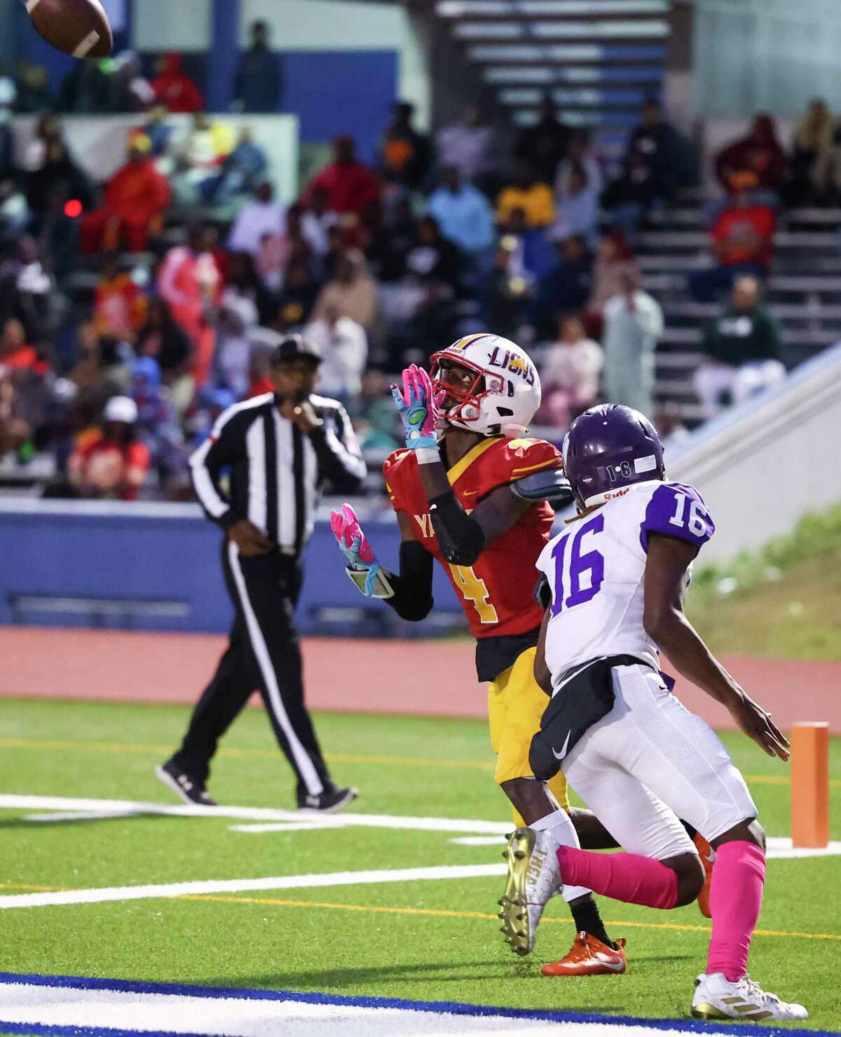 Yates Lions defeat Wheatley Wildcats to clinch playoff berth