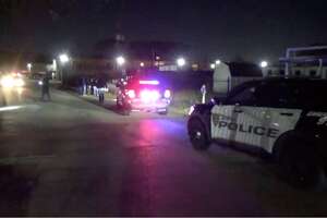 1 wounded during robbery at Houston apartment complex