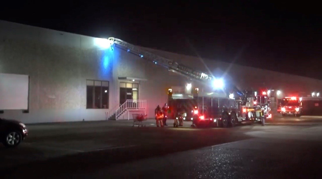 Houston Fire investigating cause of furniture warehouse fire