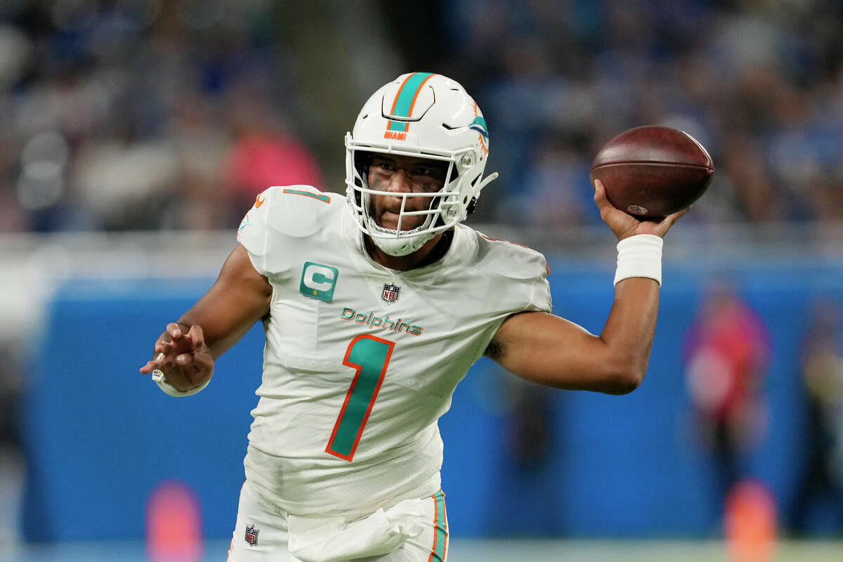 Tua Tagovailoa helps Dolphins rally to beat Lions 31-27