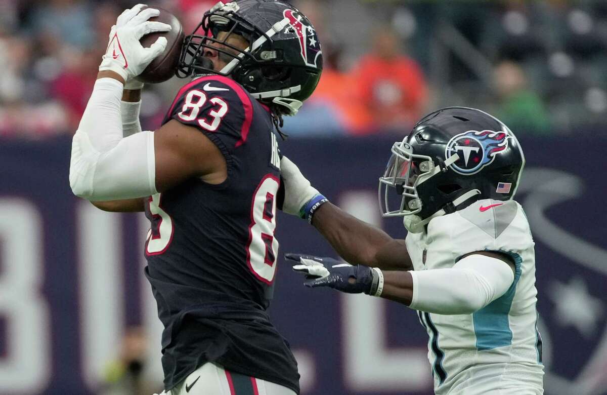 Houston Texans tight end O.J. Howard (83) catches a pass during the third quarter of the National Football League game against the Tennessee Titans Sunday, Oct. 30, 2022, at NRG Stadium in Houston.