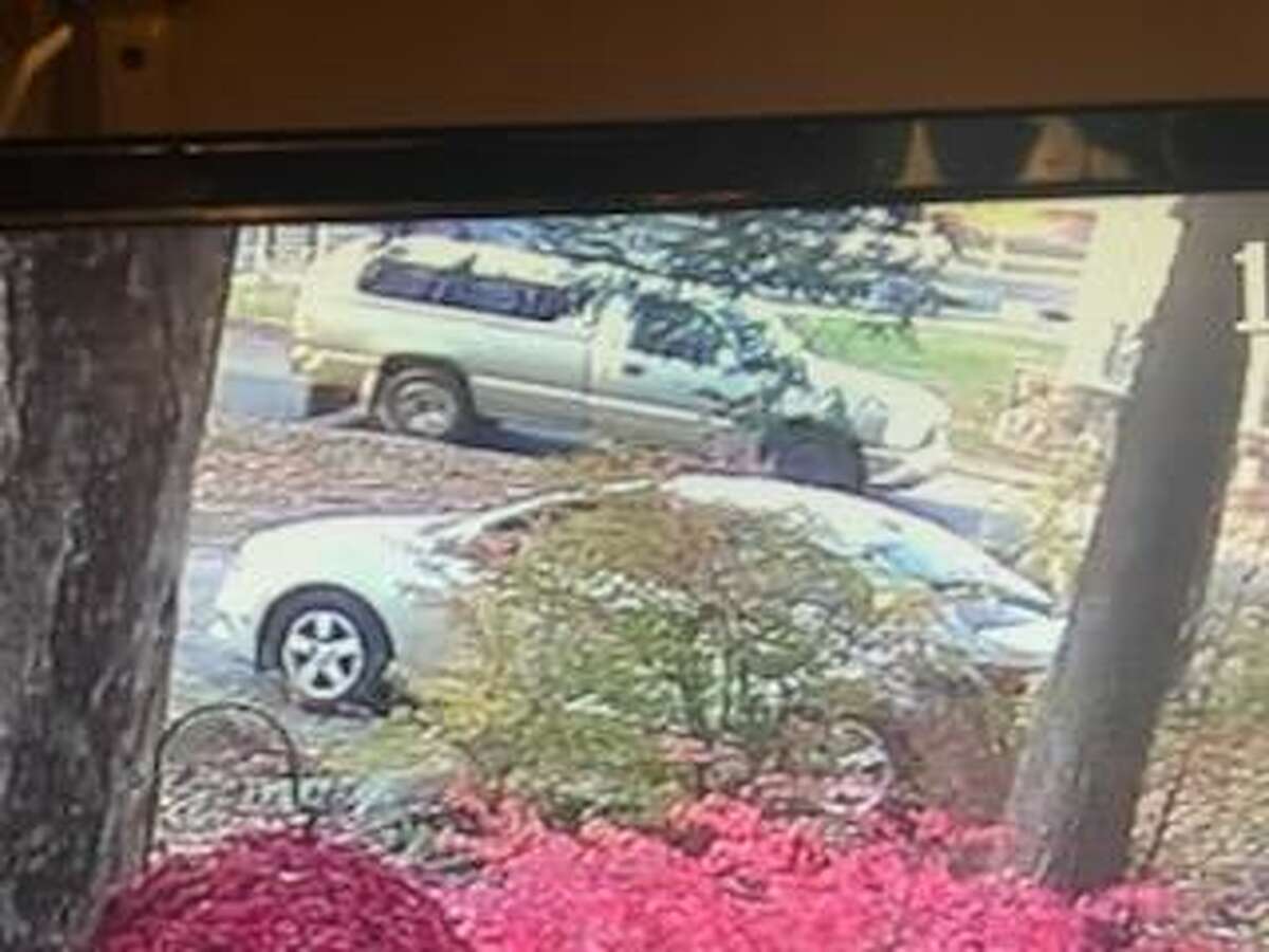 Police release photos of getaway cars linked to Woodbury stabbing