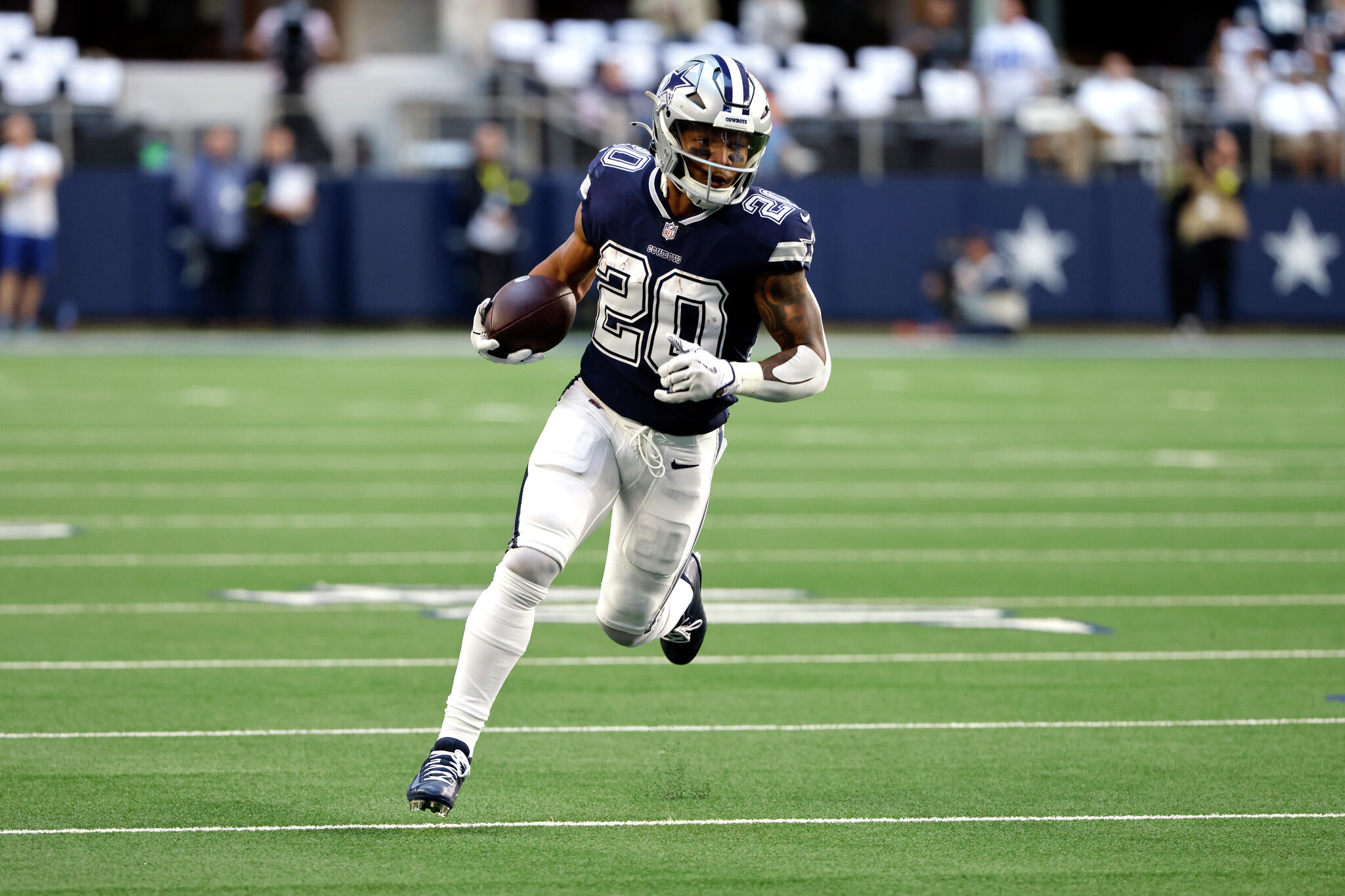 Cowboys' Tony Pollard Has Career Day vs. Bears