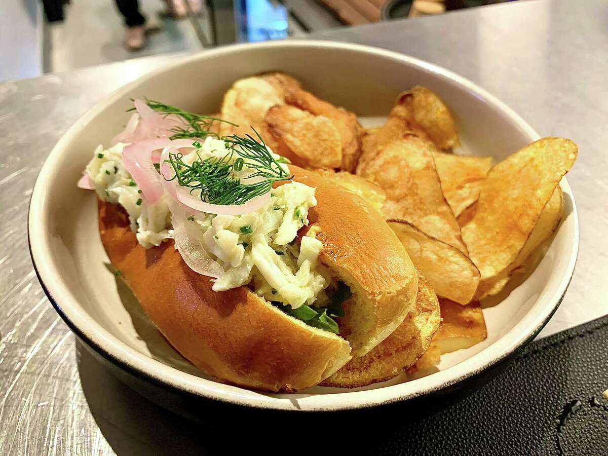 Crab roll with smoked mayonnaise and homemade potato chips at Golfstrommen