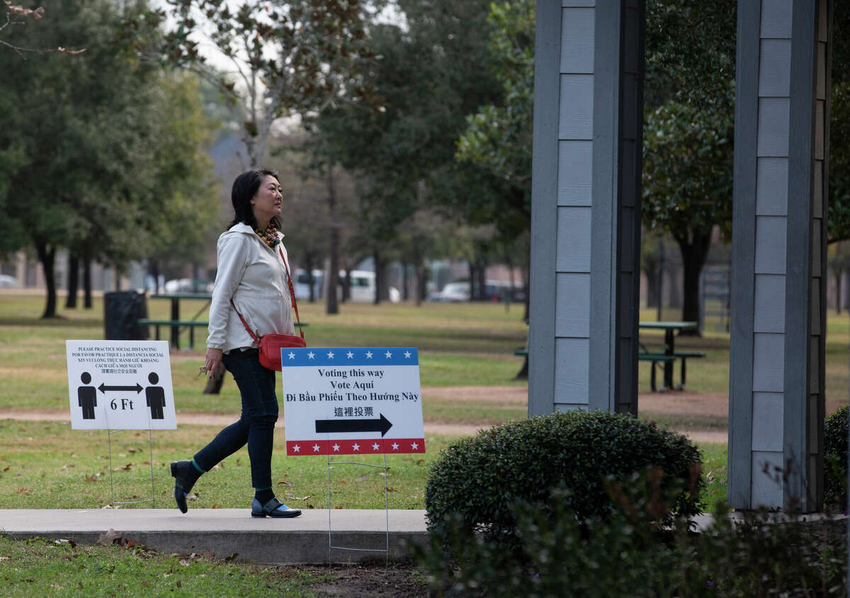 People come to vote for District G council member special election at Nottingham Park Tuesday, Jan. 25, 2022, in Houston. The Nottingham Park site got high voter turnout in the early vote.