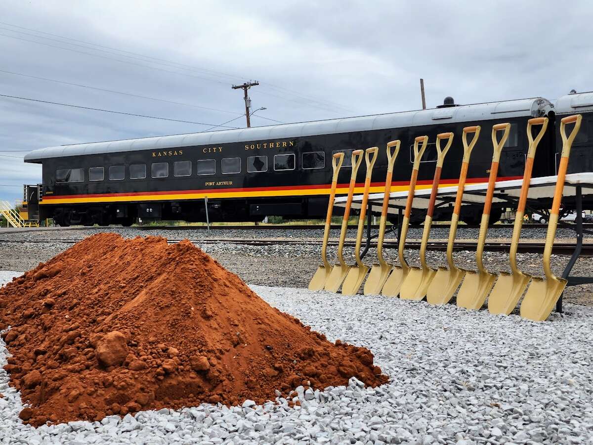 KCS breaks ground in Laredo, Nuevo Laredo on international railroad bridge