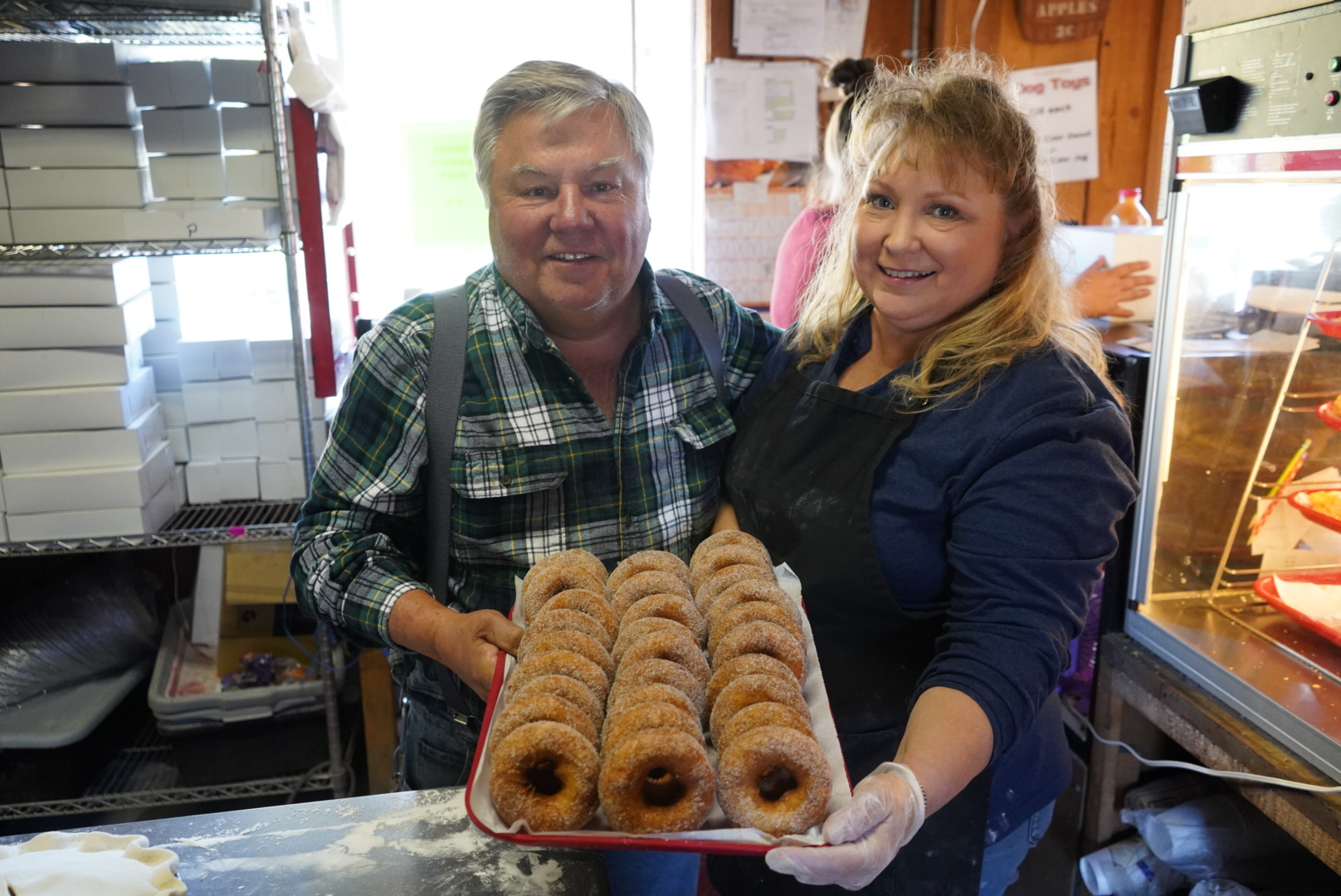 the-historic-calif-pit-stop-known-for-a-legendary-doughnut