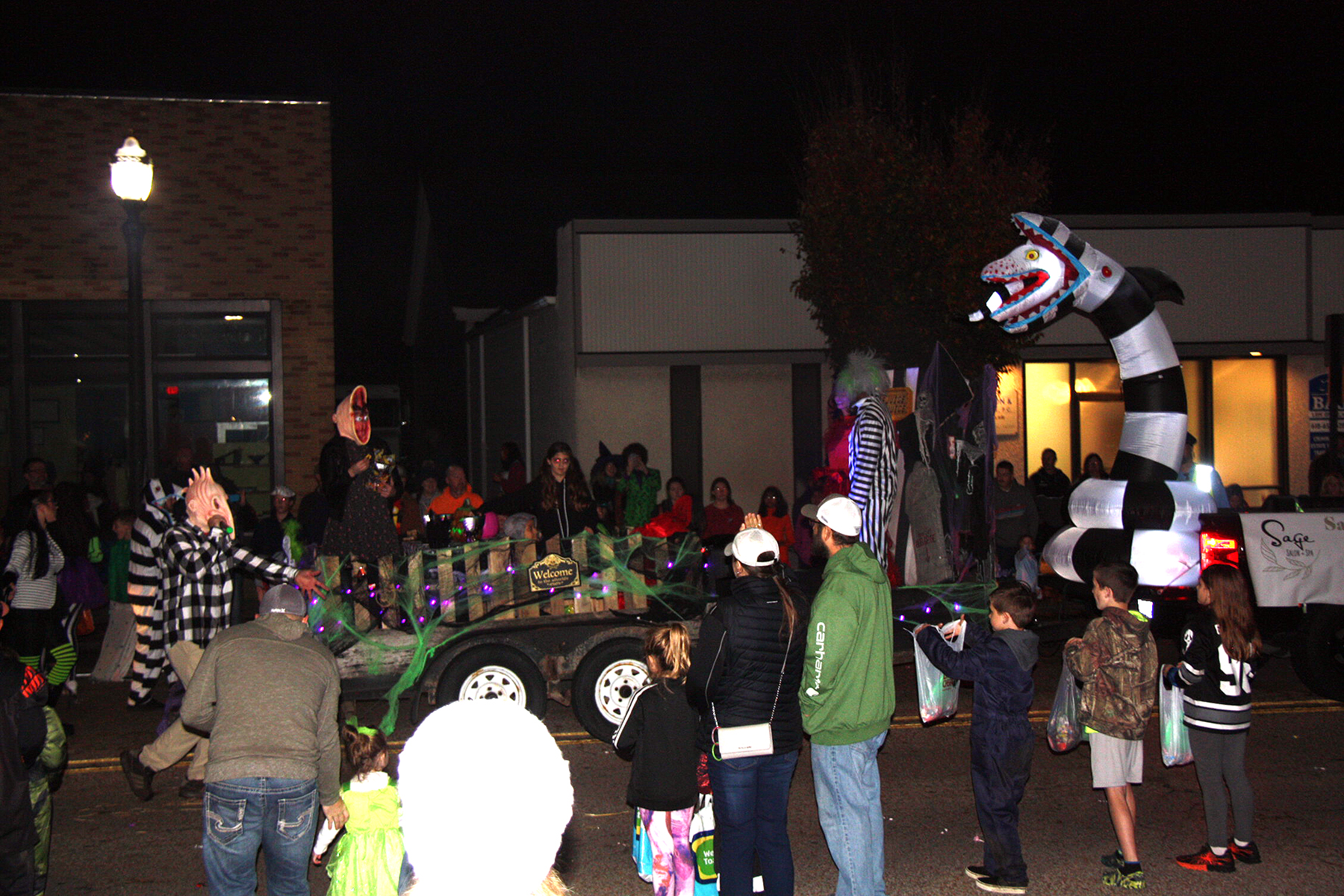 Crisp Edwardsville Halloween Parade takes audience Back to 80s with 80