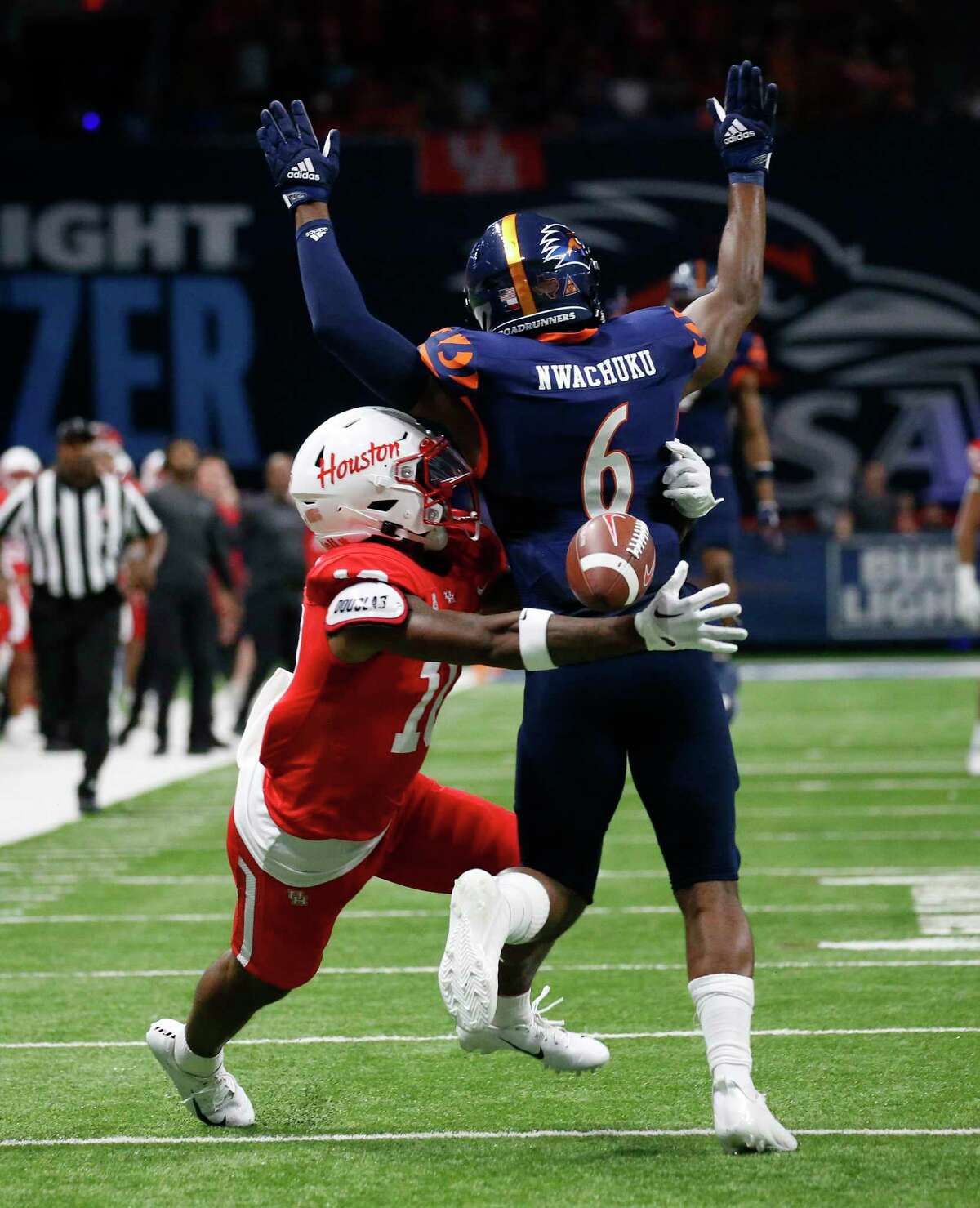 Houston wide receiver Matthew Golden tries to make a catch around UTSA Roadrunners safety Kelechi Nwachuku (6) on Saturday, Sept. 3, 2022 at the Alamodome. Interference was called on the play