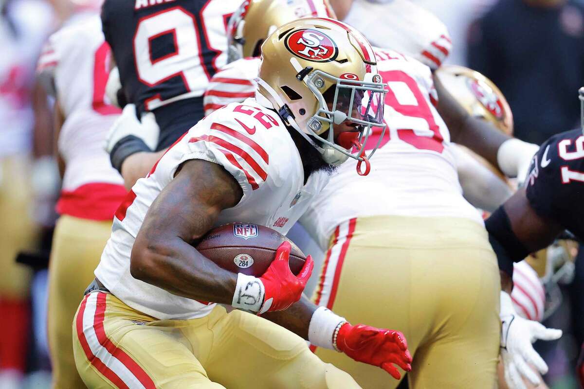 49ers trade reliable backup Jeff Wilson to Dolphins for fifth