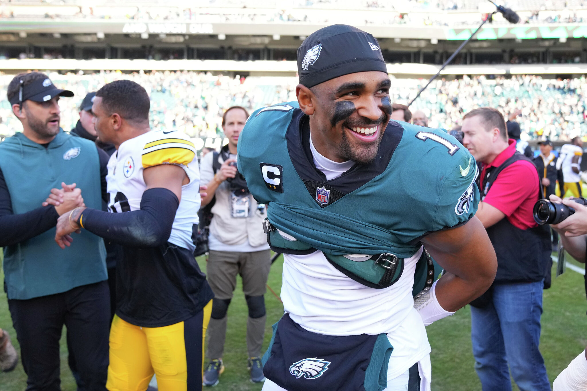 Jalen Hurts puts on a 'Southside' show for Houston in an Eagles win vs. the  Texans that furthers his MVP case