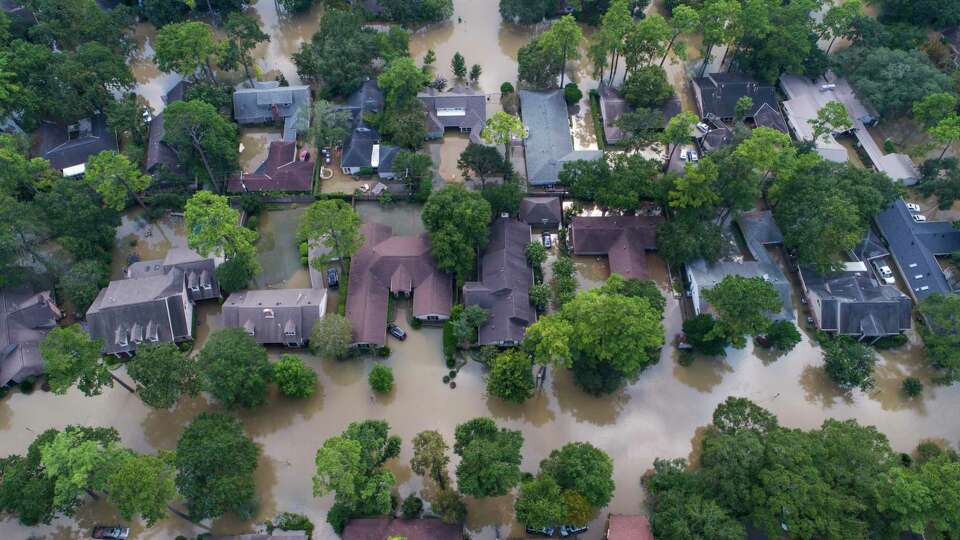 Homes just east of Beltway 8 are inundated with water from the overflowing Buffalo Bayou north of Briar Forest Dr. from Hurricane Harvey. (Mark Mulligan / Houston Chronicle)