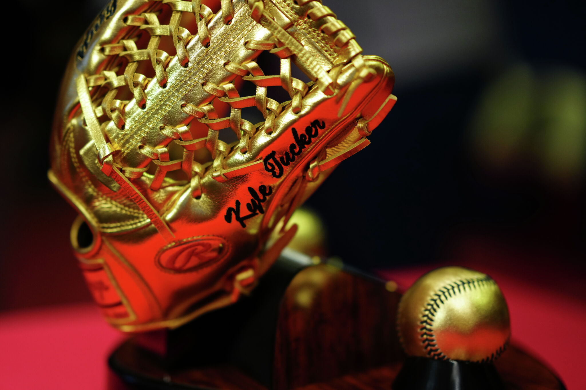 DJ LeMahieu Wins Fourth Career MLB Gold Glove Award  LSU