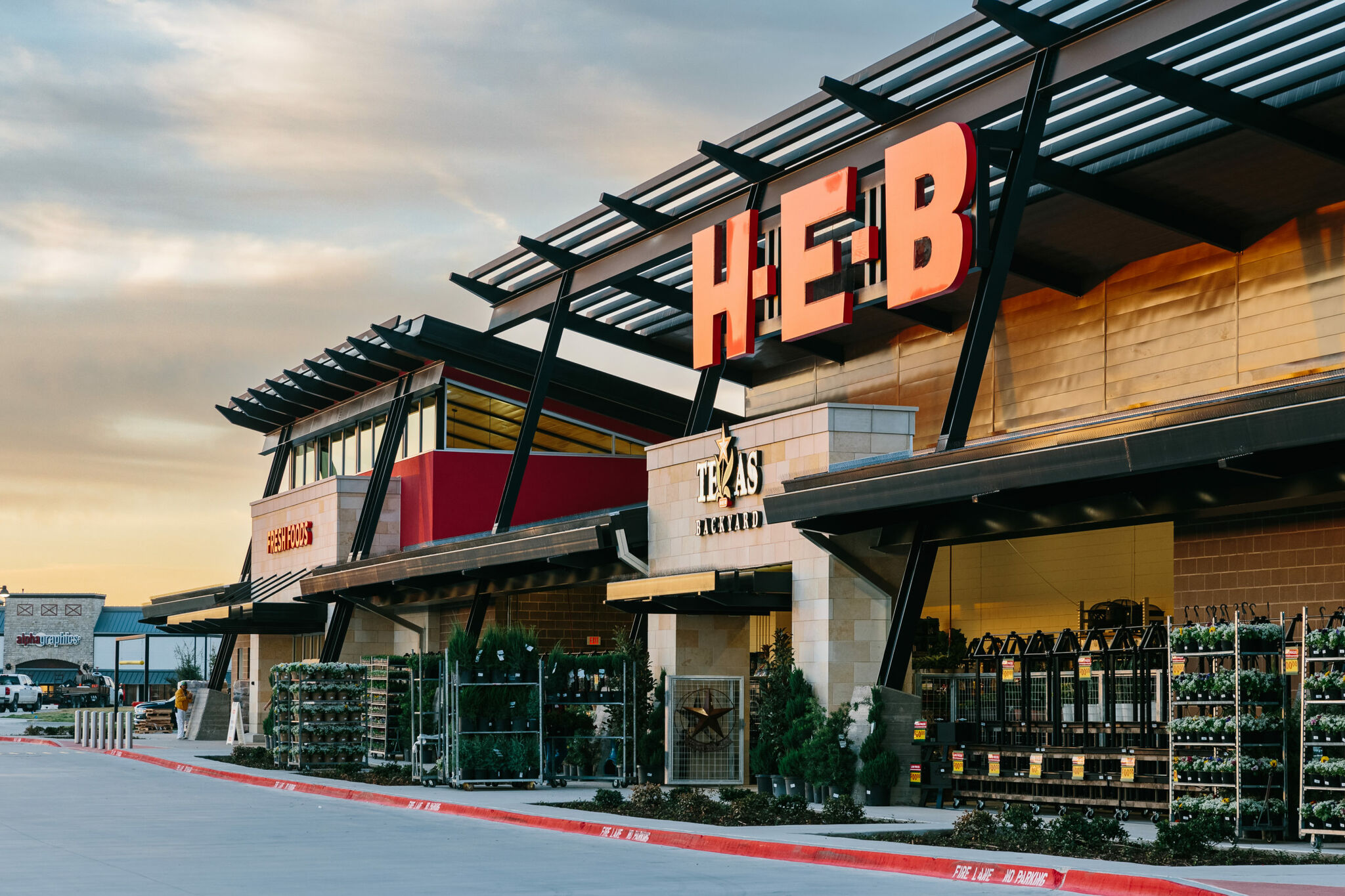 H-E-B Plans To Remove Plexiglass From Grocery Stores