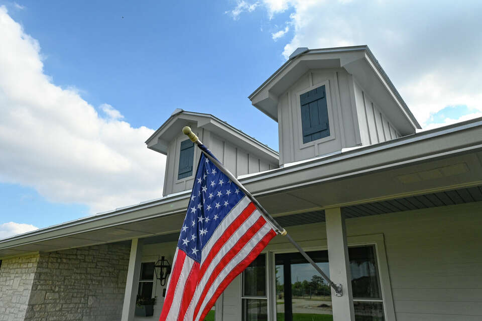 $600,000 renovation updates '90s-era Fredericksburg home