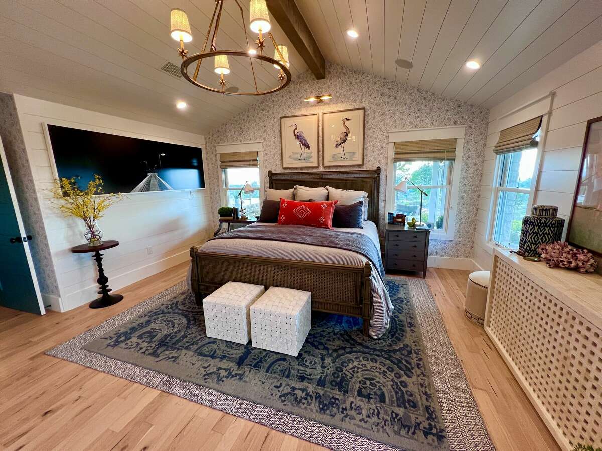O’Brien’s design inspiration for the owners suite was most definitely the beach, with seabird artwork above the bed and one wall dominated by a large nighttime photograph of a famous pier in Islamorada in the Florida Keys.
